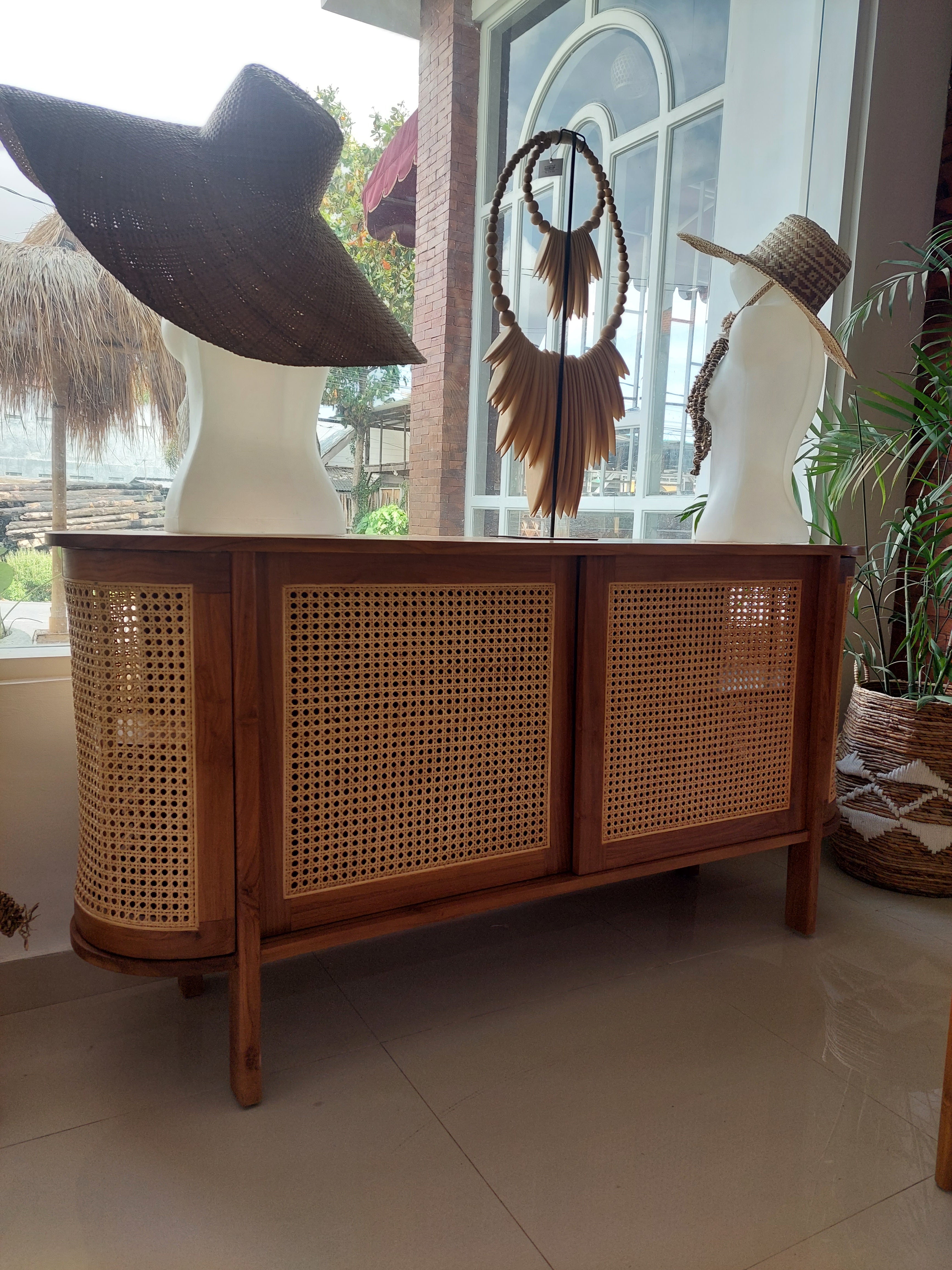 Furniture Credenza Kapsul