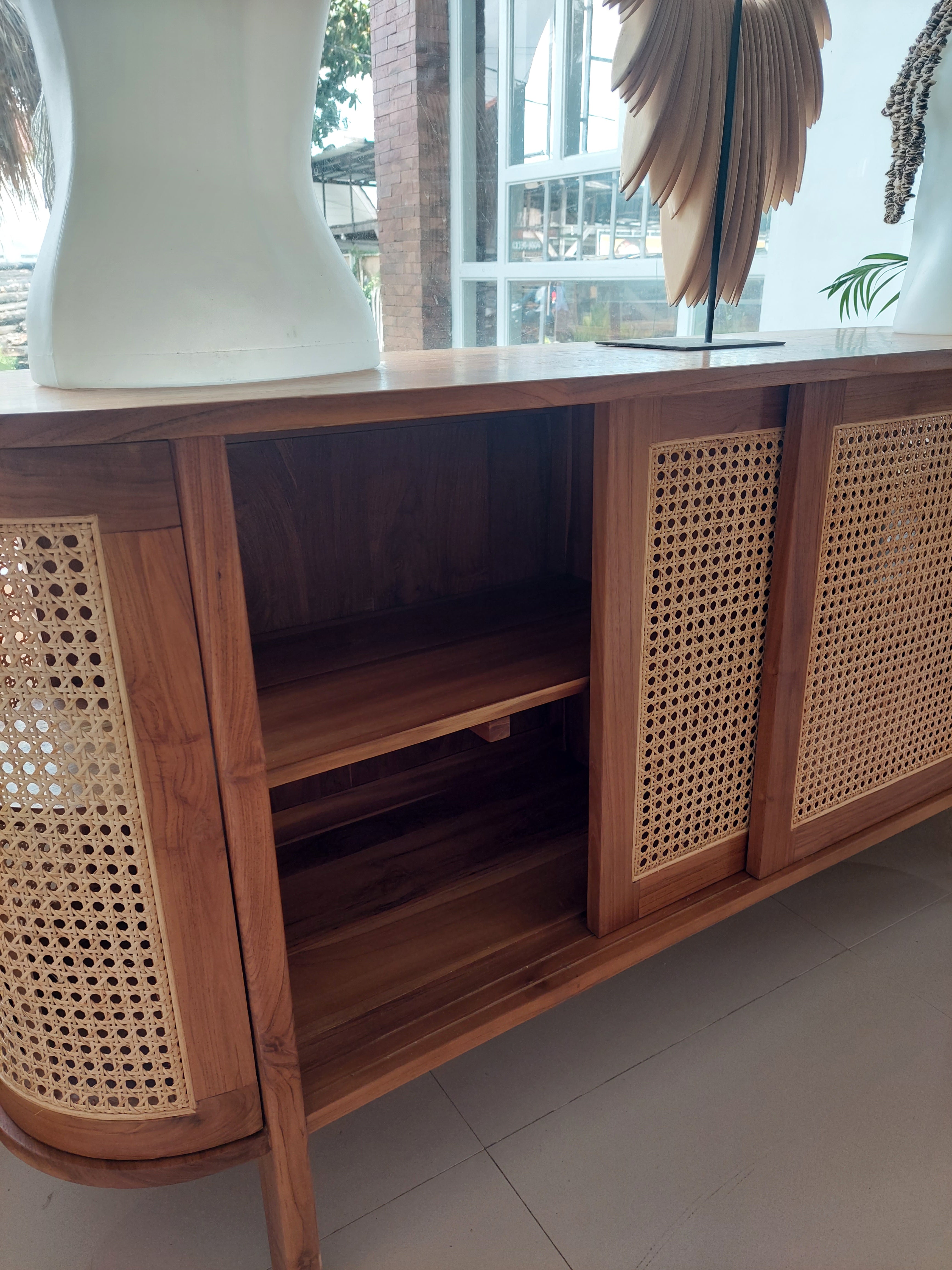 Furniture Credenza Kapsul